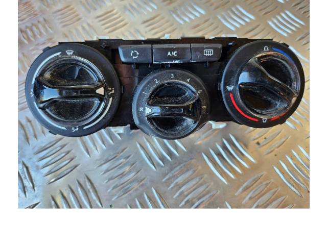 Блок управления климат-контролем E1063074 Peugeot 2008 I