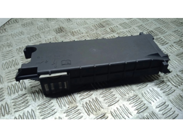 Pojistková skříňka Крышка ящика предохранителей A2465400140   Mercedes-Benz GLA W156 2019