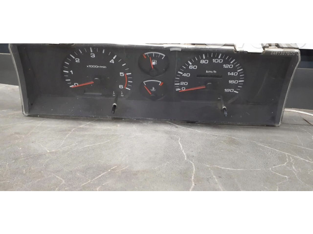 Přístrojová deska Nissan PickUp 2002 2481357g00