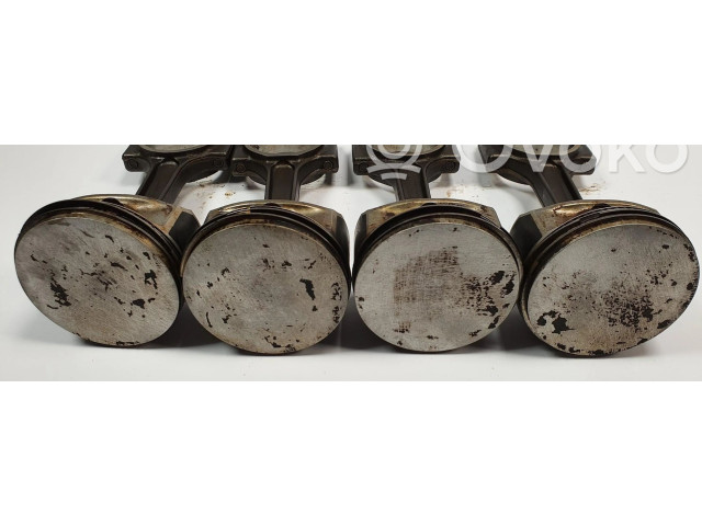  Поршень с шатуном  04777716AA  Mini One - Cooper R50 - 53  