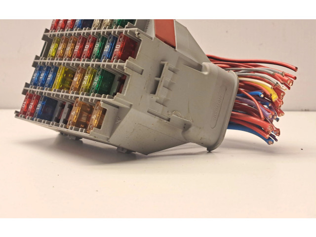 Блок предохранителей    Volvo S80