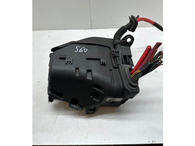 Блок предохранителей 2232048, K067R Volvo S60