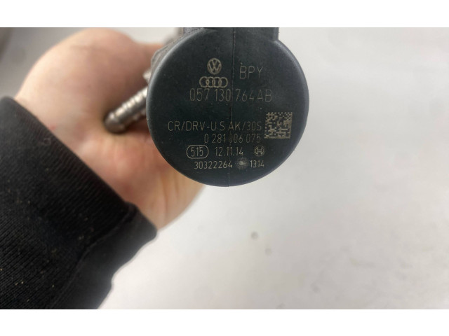 Топливная рампа 04L089D, 057130764AB   Audi A3 S3 8V  