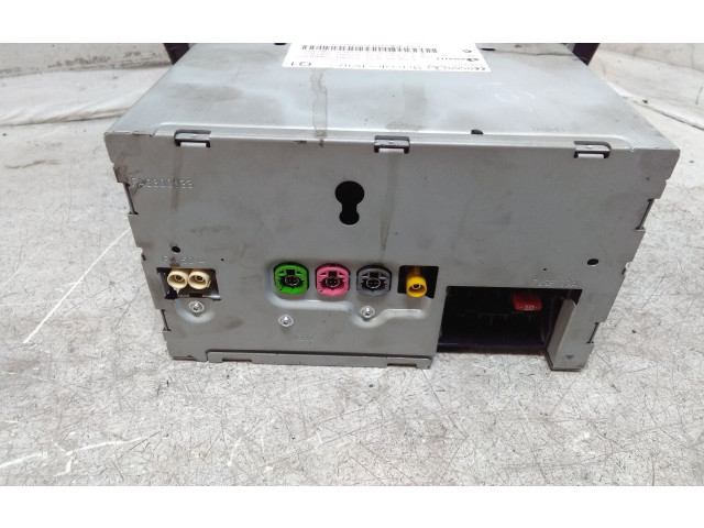 Радио/ проигрыватель CD/DVD / навигация