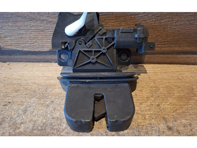 Zámek zadních dveří 8P4827505C Audi Q7 4L 2008