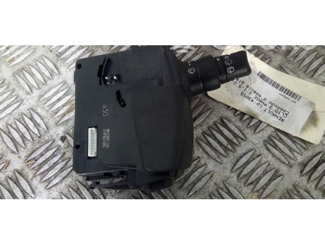 Ручка стеклоочистителей 8201590631   Renault Clio III