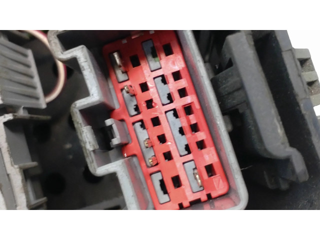 Блок предохранителей  30797010, 30728133   Volvo S60    