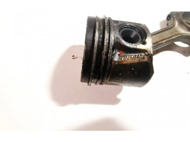 Píst 23502643 Opel Combo C