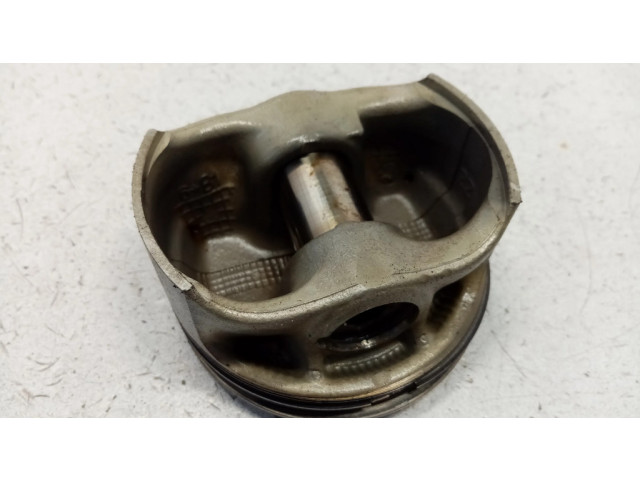 Píst 11257613626, 11257576475 BMW 5 F10 F11 pro benzínový motor 5.0 N63