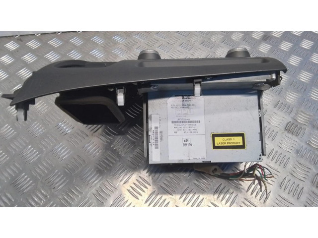 Радио/ проигрыватель CD/DVD / навигация