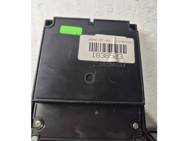 Дисплей    30797715, MD223100267   Volvo V70