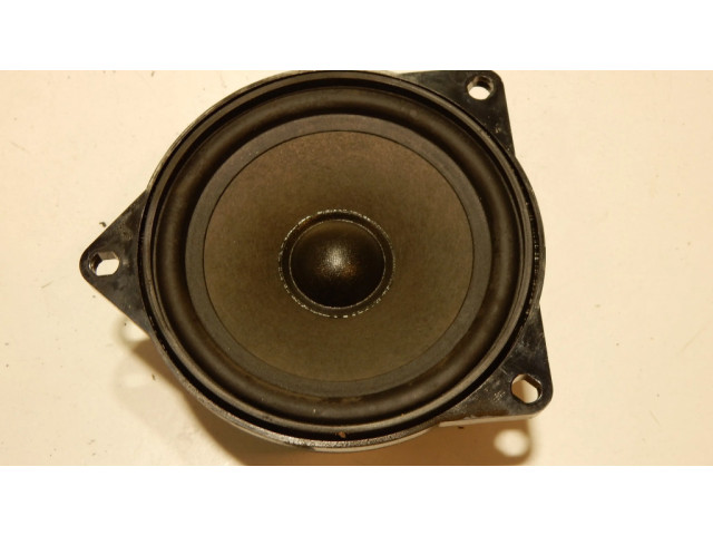 Громкоговоритель (громкоговорители) в передних дверях