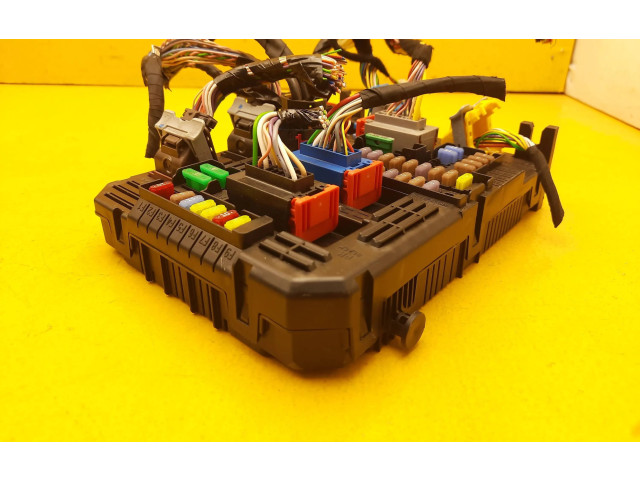 Блок предохранителей 9853735580, 28808942 Peugeot 2008 II