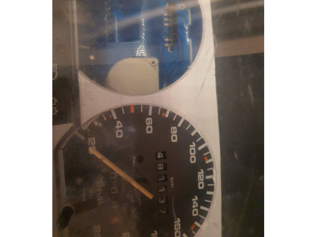 Панель приборов 81117621, 8201500   Volkswagen PASSAT B3       