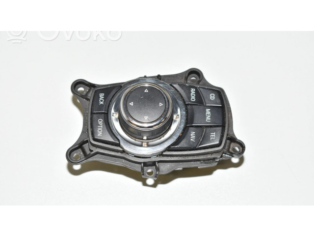 Радио/ проигрыватель CD/DVD / навигация