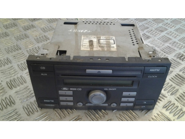 Радио/ проигрыватель CD/DVD / навигация