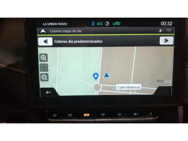 Радио/ проигрыватель CD/DVD / навигация