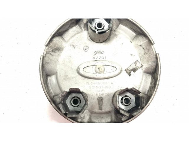 Заводская крышка (крышки) от центрального отверстия колеса