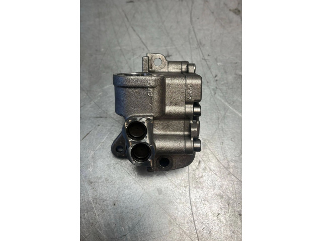 Масляный насос  CFF 03l115105d  Volkswagen PASSAT B7 