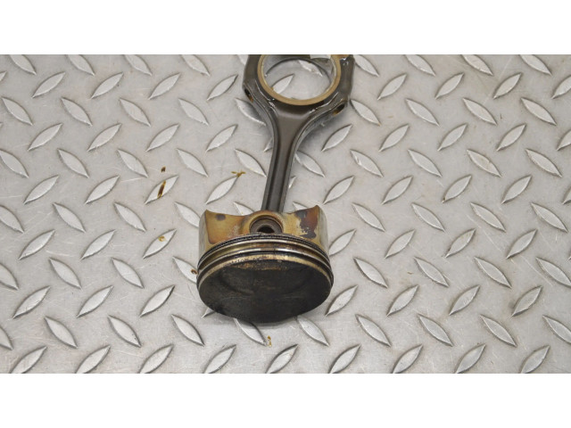 Píst 53236 Mercedes-Benz E W211 M 272.943