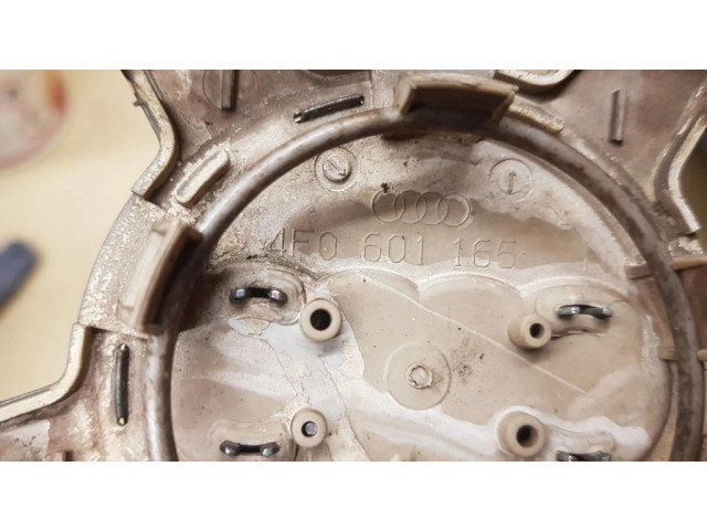 Заводская крышка (крышки) от центрального отверстия колеса