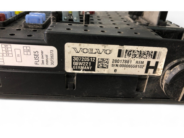 Блок предохранителей 30728512 Volvo V70