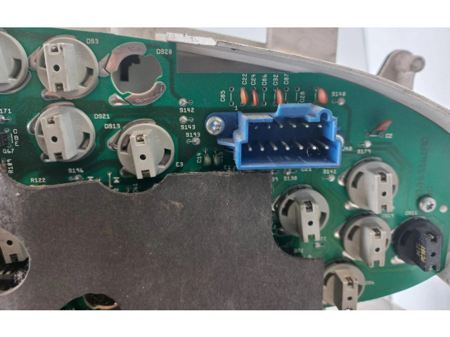 Pojistková skříňka Спидометр (приборный щиток) P04608612AB Chrysler Stratus