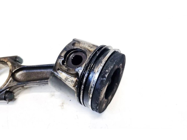  Поршень с шатуном    Volvo V50  