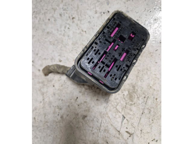 Pojistková skříňka 1K0937700B Volkswagen Caddy 2013