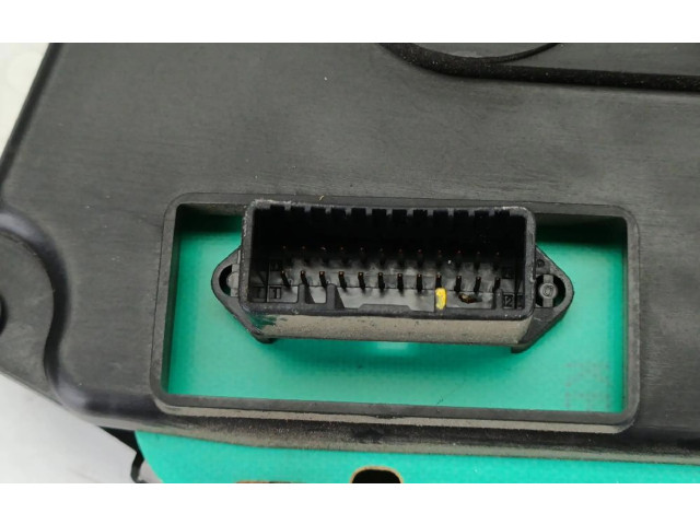 Рулевая рейка Спидометр (приборный щиток) P248105844R Dacia Logan I 2004 - 2012 года