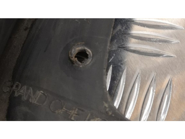 Задний брызговик