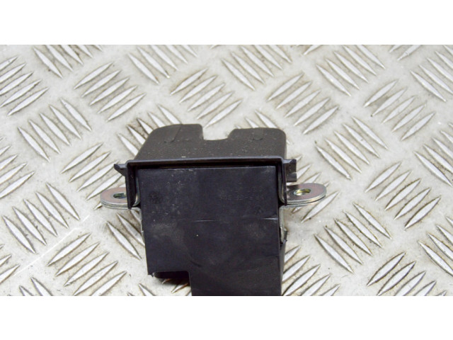 Замок задней крышки