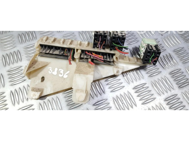 Pojistková skříňka 8371884 BMW 5 E39 1997