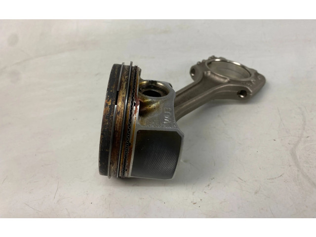 Píst 02606LJ1, 4202606LJ1 Audi A3 S3 8V DNUE