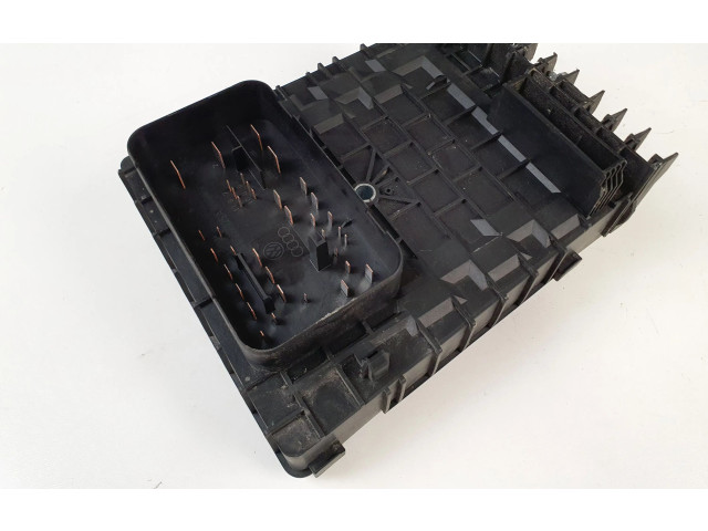 Блок предохранителей 1K0937125A   Volkswagen Jetta V    