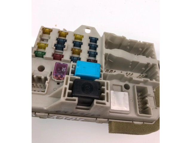 Pojistková skříňka 2G30 Toyota Avensis T220 1997