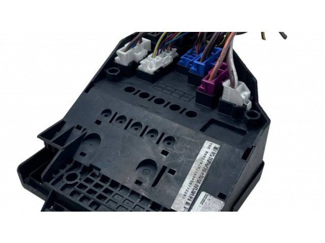 Блок предохранителей  YQE000210, YQH000140   Rover 75    