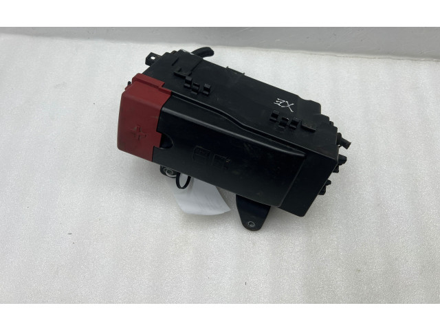 Блок предохранителей GX7314A076AA Jaguar XE