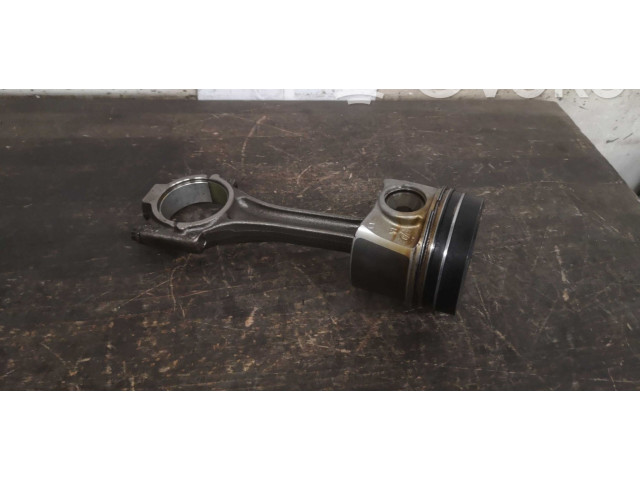  Поршень CXXB 04L107065D, 03L105401A  Skoda Octavia Mk2 (1Z)  