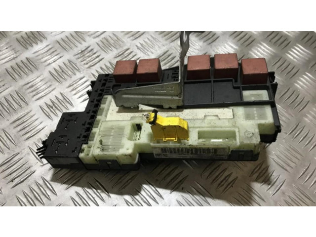 Блок предохранителей 7700415565, 423030d098 21624654-2d Renault Clio II