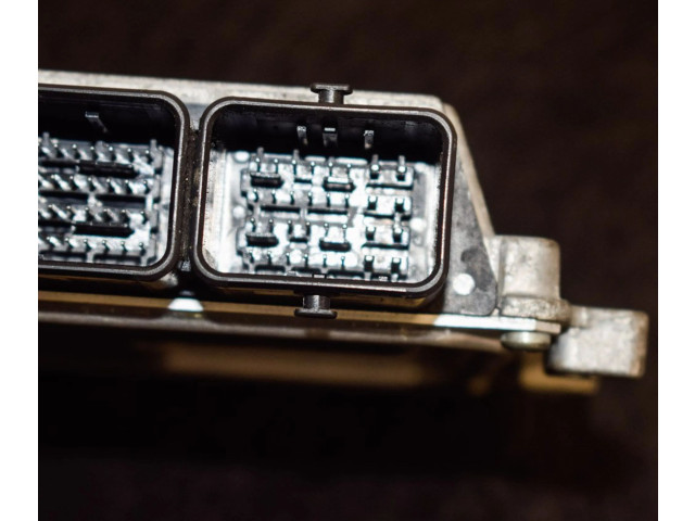 Блок управления двигателя 237103008R   Dacia Sandero