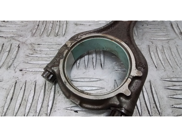 Поршень Kolben mit Pleuel 04ER Volkswagen Jetta USA