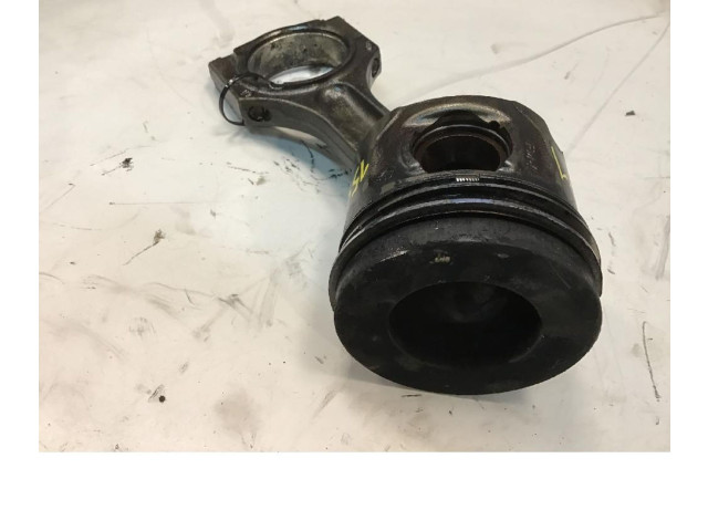 Píst BMW 1 E81 E87 pro naftový motor 2.0