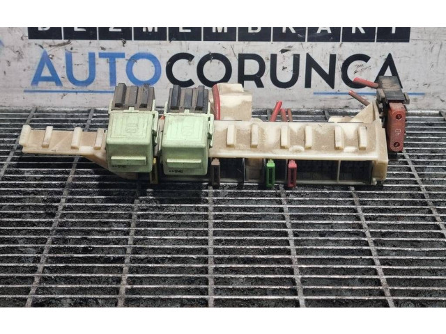 Блок предохранителей 8371884 Alpine B10 E39