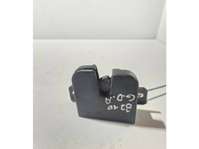 Zámek zadních dveří 2K0827506A Volkswagen Caddy 2006