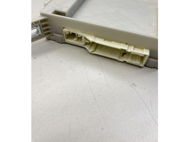 Pojistková skříňka 8273030L50 Lexus GS 250 350 300H 450H 2014