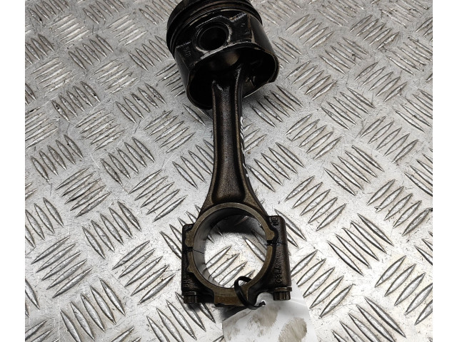  Поршень DCXA 04L107065D  Skoda Superb B8 (3V)  