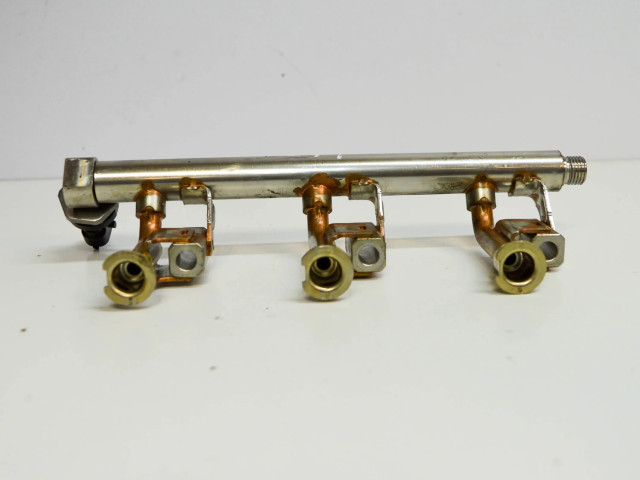 Топливная рампа CM5G9H487HD, BM5G9F972BA Ford Ecosport 1.0