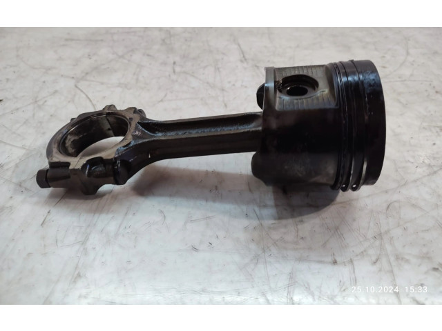 Píst Nissan Navara D22