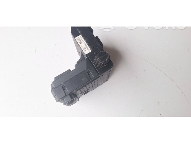 Блок предохранителей    30728356, 12216069   Volvo V70